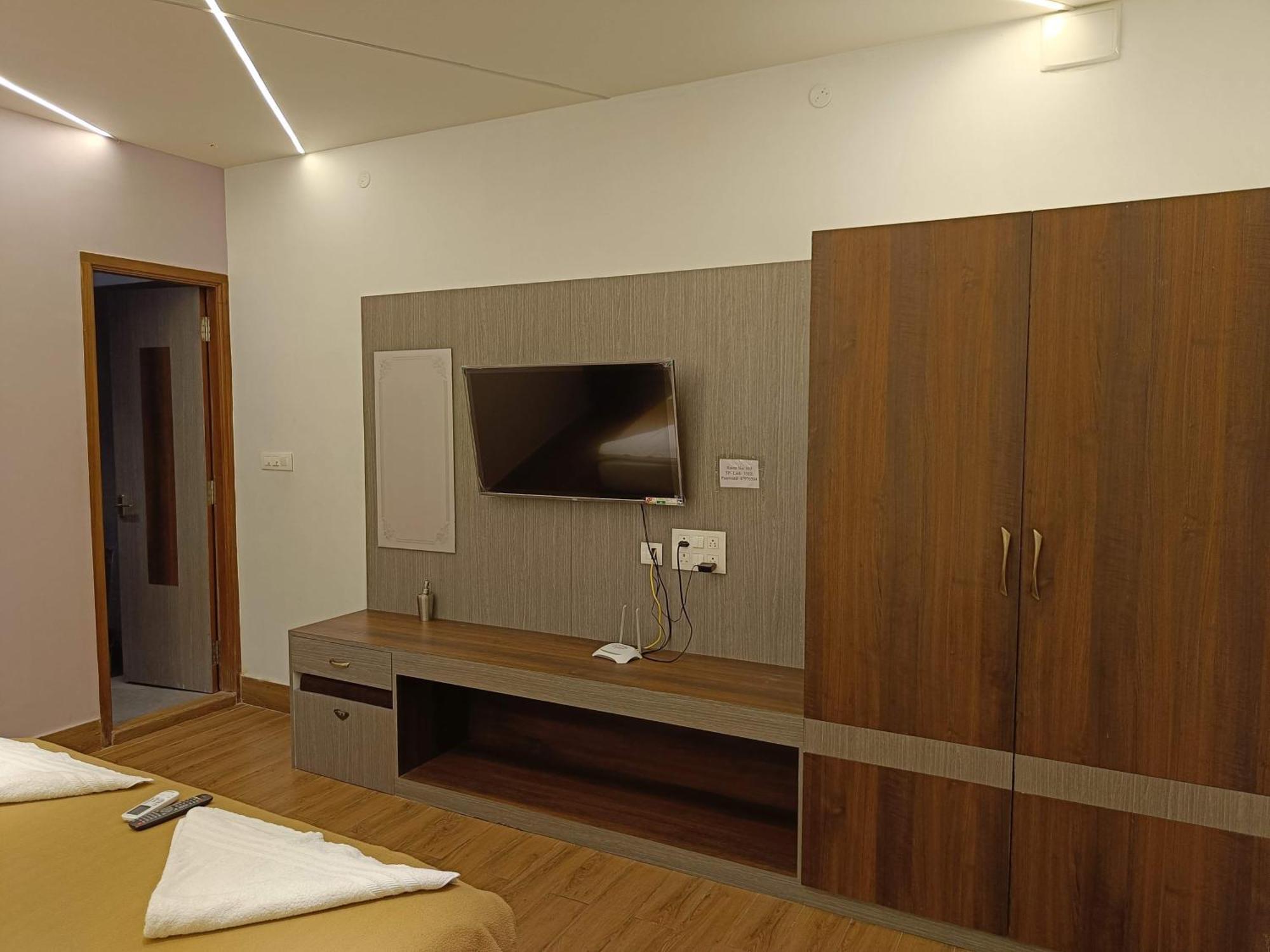 Umino Beach Resort Chennai Bagian luar foto
